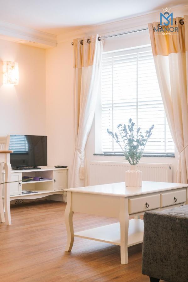 Charming Chic Appartment With 24Hr Parking Northampton Exterior foto